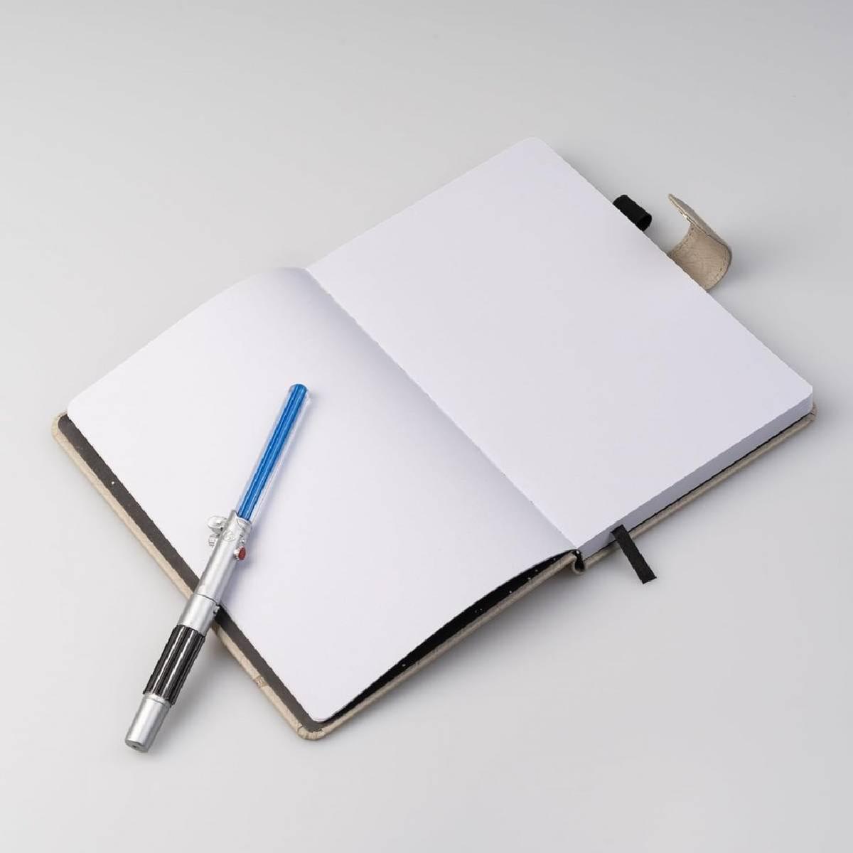 Cuaderno A5 premium + bolígrafo con la espada láser de Luke Skywalker – Star Wars